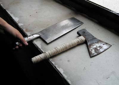 弱女勇斗持刀歹徒 卧室内的生死搏斗